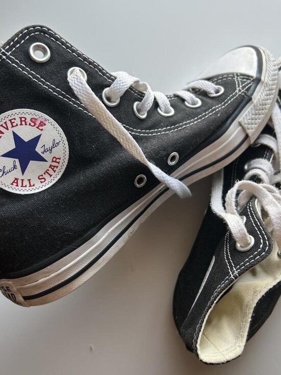 Converse - Picture 2 of 2